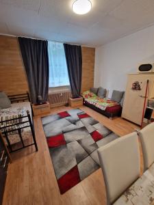Ruang duduk di quiet apartment