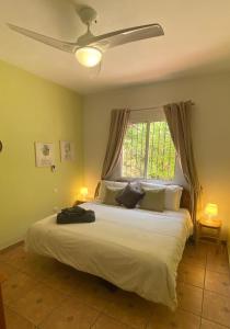 Ένα ή περισσότερα κρεβάτια σε δωμάτιο στο Casa Vista Maroma Guest House