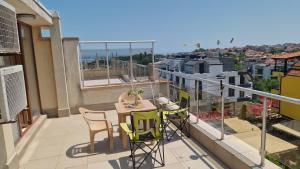 Balkoni atau teres di Apartment Hotel Pontica +3 gambar