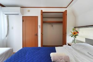 Postel nebo postele na pokoji v ubytování Tokyo Tsuruga Villaー東京雅鶴