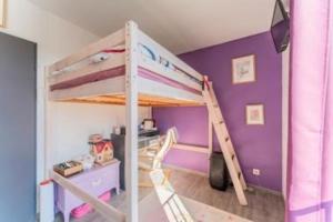Ένα ή περισσότερα κρεβάτια σε δωμάτιο στο chambre double dans villa +33 φωτογραφίες