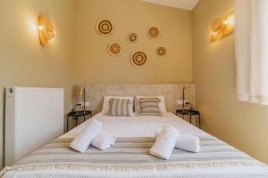 Ένα ή περισσότερα κρεβάτια σε δωμάτιο στο Lago De Luz Villa Private pool +86 φωτογραφίες