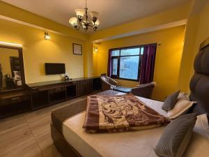 TV a/nebo společenská místnost v ubytování Valley Home Inn + 41 fotografií