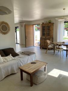 Χώρος καθιστικού στο La Petite Bastide en Provence +46 φωτογραφίες