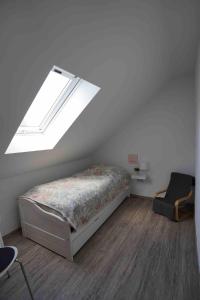 a bedroom with a bed and a skylight at Bella Casa am Rhein in Bad Honnef am Rhein