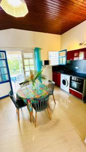 Kuchyň nebo kuchyňský kout v ubytování Macandia Résidence