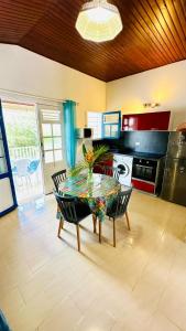 Kuchyň nebo kuchyňský kout v ubytování Macandia Résidence