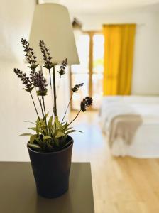 Postel nebo postele na pokoji v ubytování Hotell Bistro Port Sud