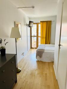Postel nebo postele na pokoji v ubytování Hotell Bistro Port Sud