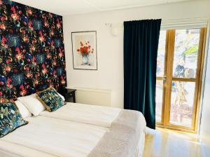 Postel nebo postele na pokoji v ubytování Hotell Bistro Port Sud