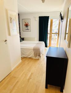 Postel nebo postele na pokoji v ubytování Hotell Bistro Port Sud