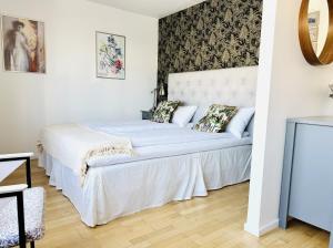 Postel nebo postele na pokoji v ubytování Hotell Bistro Port Sud