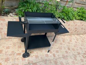 Kemudahan BBQ tersedia untuk tetamu di vila ini
