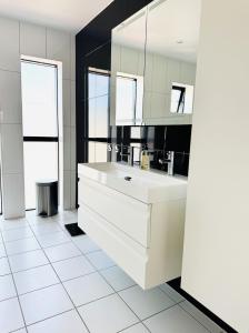 Kuchyň nebo kuchyňský kout v ubytování Hotell Bistro Port Sud