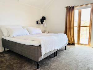 Postel nebo postele na pokoji v ubytování Hotell Bistro Port Sud