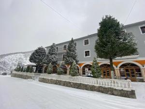 Hotel Bar-Restorant Fresku pozimi