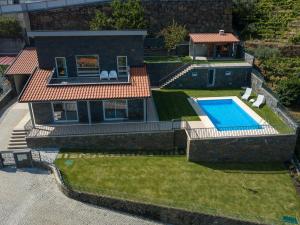 an aerial view of a house with a swimming pool at Villa Julieta in Ferreiros de Avões