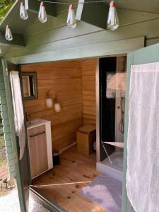 a bathroom with a shower and a sink and lights at Glamping du Manoir de la Douve in Heuvelland
