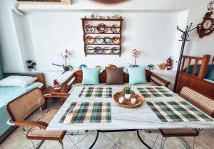 A seating area at Haraki Aqua Blue