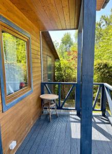 a porch with a table and a window at Chata Bosmana i Domki Holenderskie in Rowy