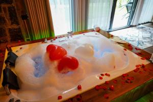 a cake with fruit on top of it on a table at River Villas Resort in Çamlıhemşin