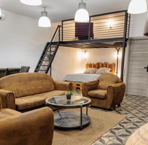 Coin salon dans l'établissement Loft SSL insolite!!!