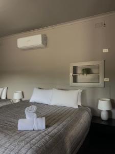 Ένα ή περισσότερα κρεβάτια σε δωμάτιο στο Calder Family Motel