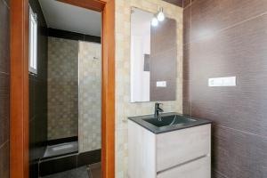 Et badeværelse på La Korolada Guesthouse + 28 billeder