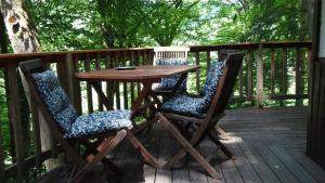 a wooden table and two chairs on a deck at Ferienhaus Gädda in Vöhl