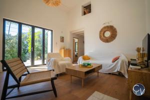 Μια τηλεόραση ή/και κέντρο ψυχαγωγίας στο Charming house near Uzès