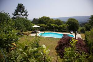 Bazén v ubytování Casa das Mós nebo v jeho okolí