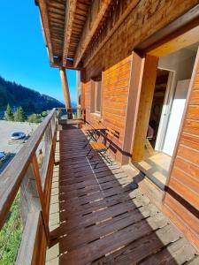 Balkón nebo terasa v ubytování LE RECOIN D'EAUBONNE, charmant 2 pièces pieds des pistes 4 pers Les Balcons de Recoin + 12 fotografií
