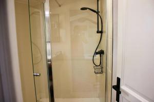 a shower in a bathroom with a glass door at Duplex-Saint-Rémy-lès-Chevreuse in Saint-Rémy-lès-Chevreuse +3 photos