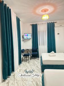 Postel nebo postele na pokoji v ubytování Restorant and Rooms Vellezerit Ndoj