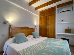 Postel nebo postele na pokoji v ubytování Casa Barca Cala Saona