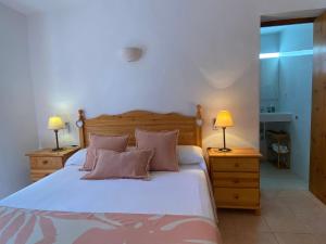 Postel nebo postele na pokoji v ubytování Casa Barca Cala Saona