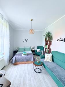 a living room with a bed and a couch at Apartament w Złotym Stoku Przystanek Las in Złoty Stok