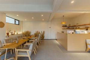 Huangshan Tunxi Shangjiexing Riverview Resort Hotel的休息区