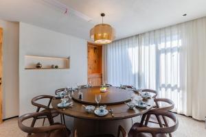 XintanHuangshan Tunxi Shangjiexing Riverview Resort Hotel的相册照片
