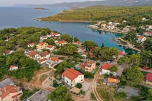 an aerial view of a small town next to a body of water at Apartmani Huljić in Stari Grad
