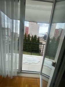 Balkón nebo terasa v ubytování House with a very quiet location Shtëpi me një vendndodhje shumë të qetë