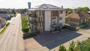 多瑙斯特雷达Villa Dunaj的街道上建筑物的顶部景观