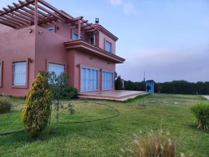 Κήπος έξω από το Family fun farm