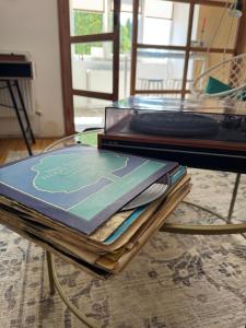 Tiện nghi bóng bàn gần/tại Retro Lounge