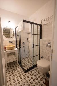 A bathroom at Kupina Alaçatı