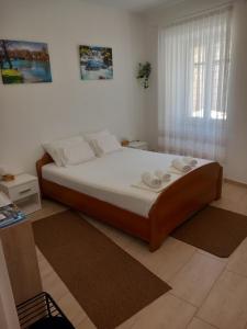 Rúm í herbergi á Studio apartman TEDY