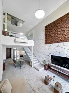 O bucătărie sau chicinetă la Beachfront Bliss in Ilha