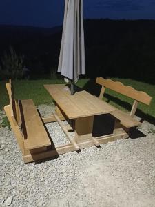 Fotografia z galérie ubytovania Domki i apartamenty nad jeziorem solińskim z basenem I widokiem na góry v destinácii Wołkowyja