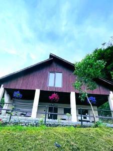 Taman di luar La Cico 2