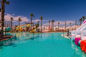 Bazén v ubytování ON City Resort All Inclusive Prime nebo v jeho okolí